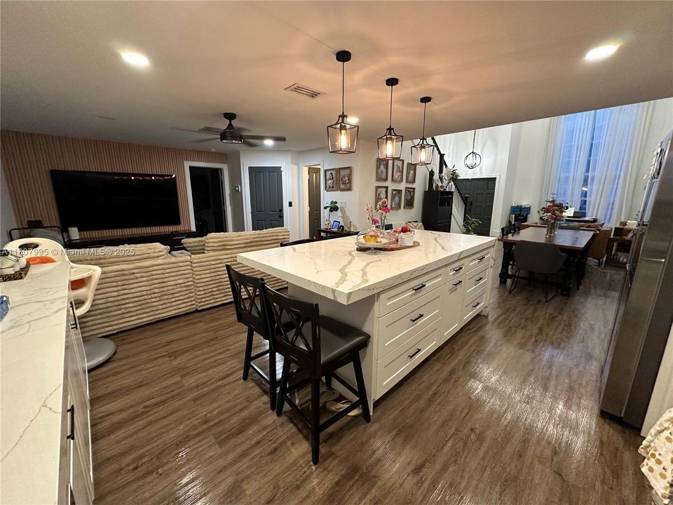 For Rent: $3,900 (3 beds, 3 baths, 1756 Square Feet)