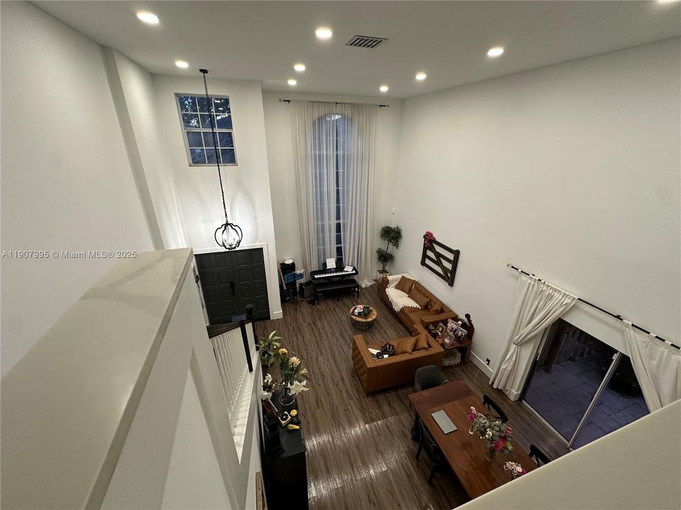 For Rent: $3,900 (3 beds, 3 baths, 1756 Square Feet)