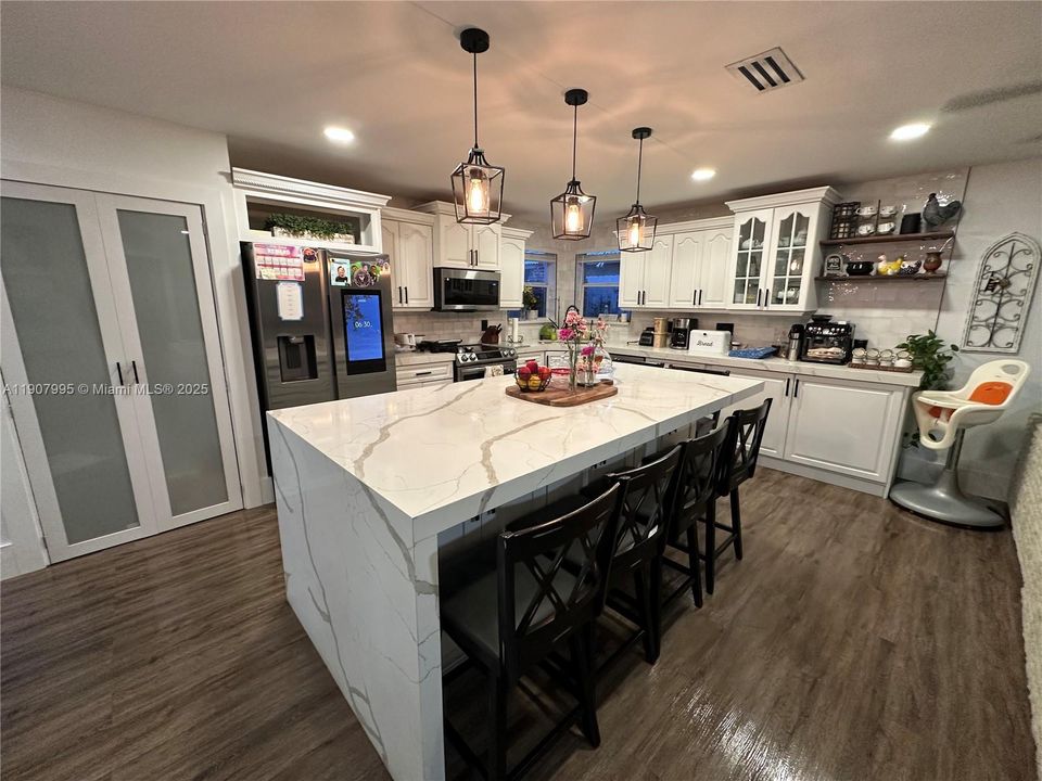 For Rent: $3,900 (3 beds, 3 baths, 1756 Square Feet)