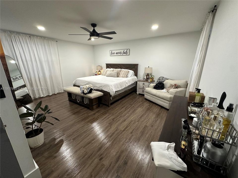 For Rent: $3,900 (3 beds, 3 baths, 1756 Square Feet)