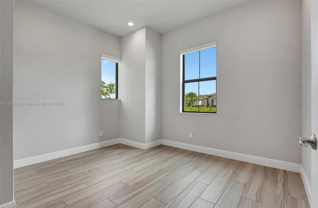 For Sale: $4,250,000 (7 beds, 8 baths, 7895 Square Feet)