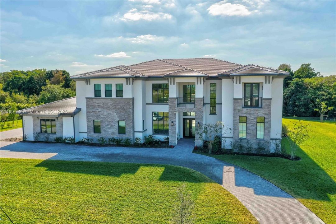 For Sale: $4,250,000 (7 beds, 8 baths, 7895 Square Feet)