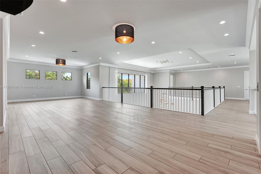 For Sale: $4,250,000 (7 beds, 8 baths, 7895 Square Feet)