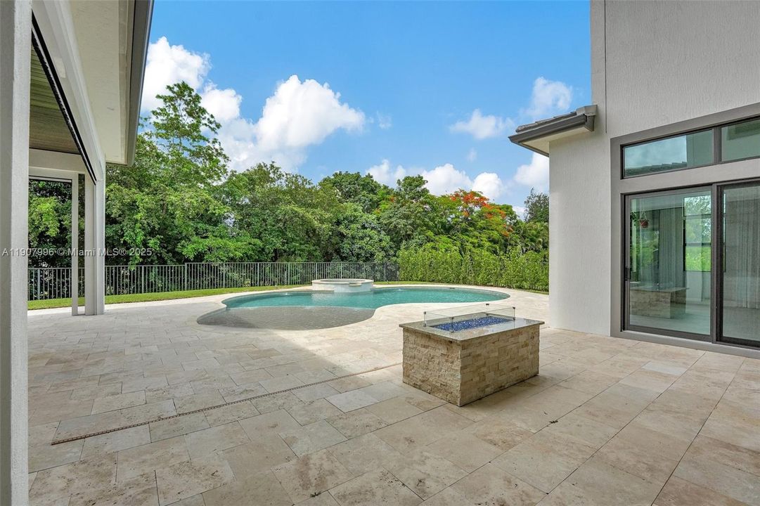 For Sale: $4,250,000 (7 beds, 8 baths, 7895 Square Feet)