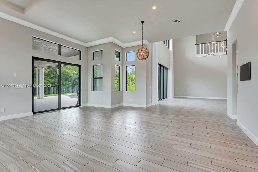 For Sale: $4,250,000 (7 beds, 8 baths, 7895 Square Feet)