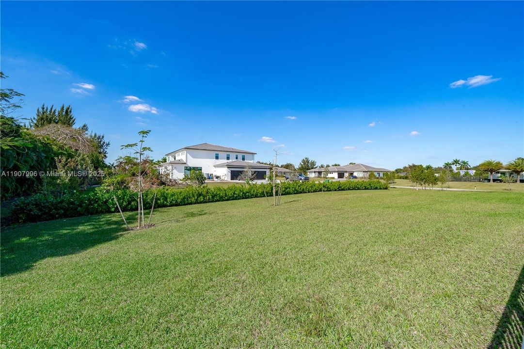 For Sale: $4,250,000 (7 beds, 8 baths, 7895 Square Feet)