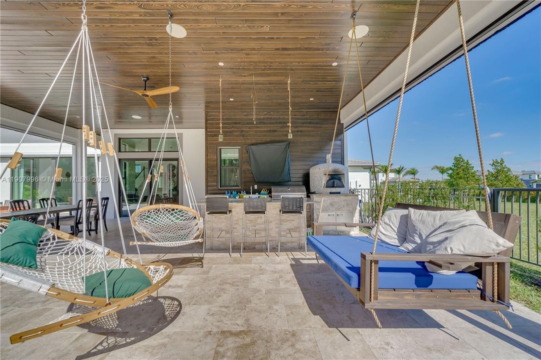 For Sale: $4,250,000 (7 beds, 8 baths, 7895 Square Feet)