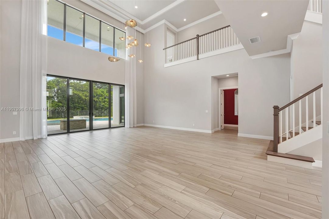 For Sale: $4,250,000 (7 beds, 8 baths, 7895 Square Feet)