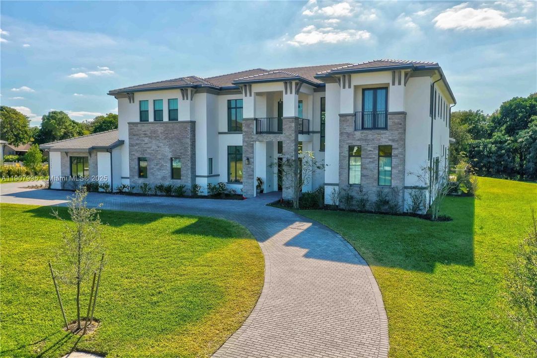 For Sale: $4,250,000 (7 beds, 8 baths, 7895 Square Feet)