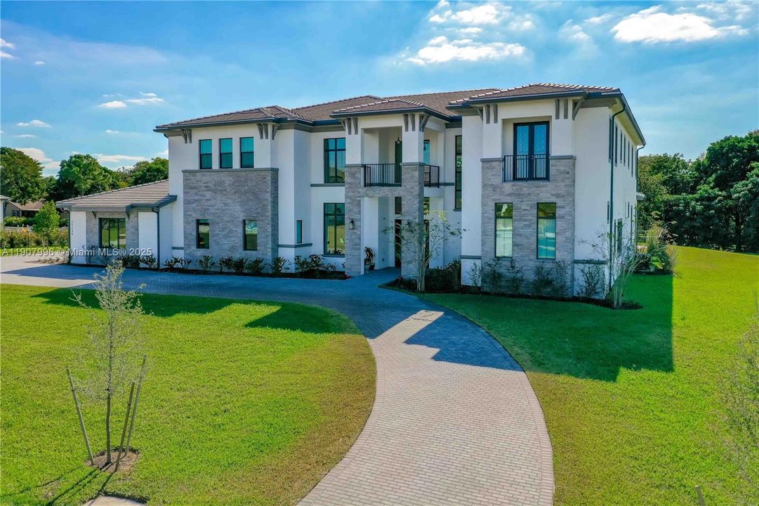 For Sale: $4,250,000 (7 beds, 8 baths, 7895 Square Feet)