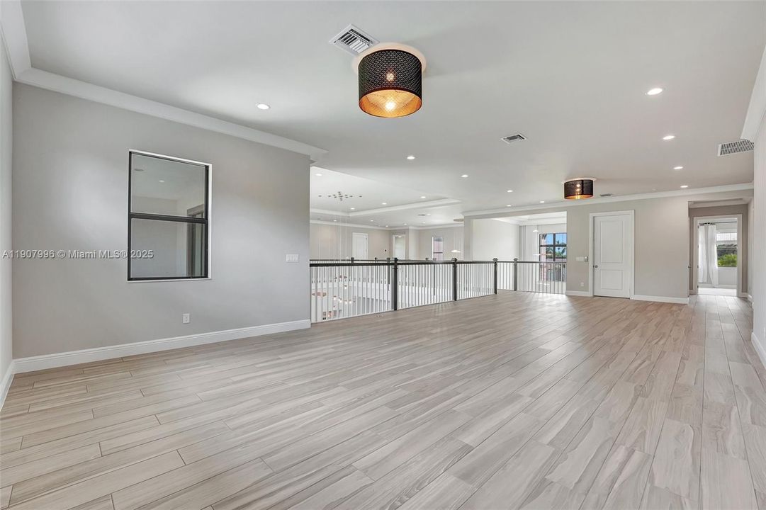 For Sale: $4,250,000 (7 beds, 8 baths, 7895 Square Feet)