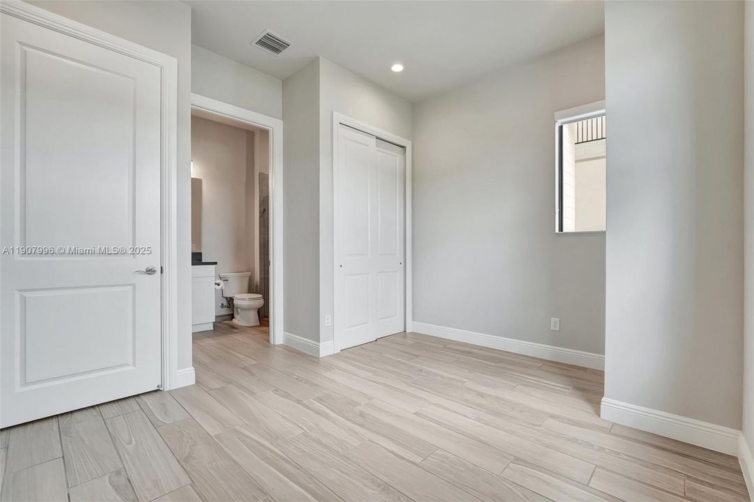 For Sale: $4,250,000 (7 beds, 8 baths, 7895 Square Feet)