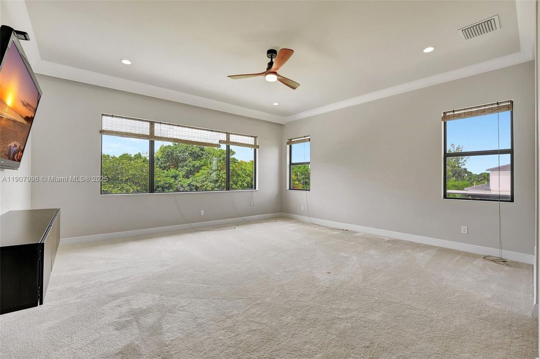 For Sale: $4,250,000 (7 beds, 8 baths, 7895 Square Feet)