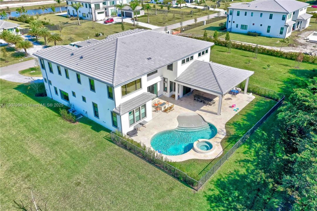 For Sale: $4,250,000 (7 beds, 8 baths, 7895 Square Feet)