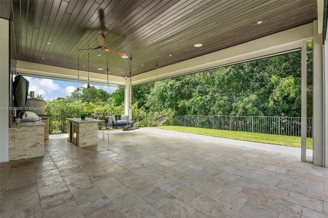 For Sale: $4,250,000 (7 beds, 8 baths, 7895 Square Feet)