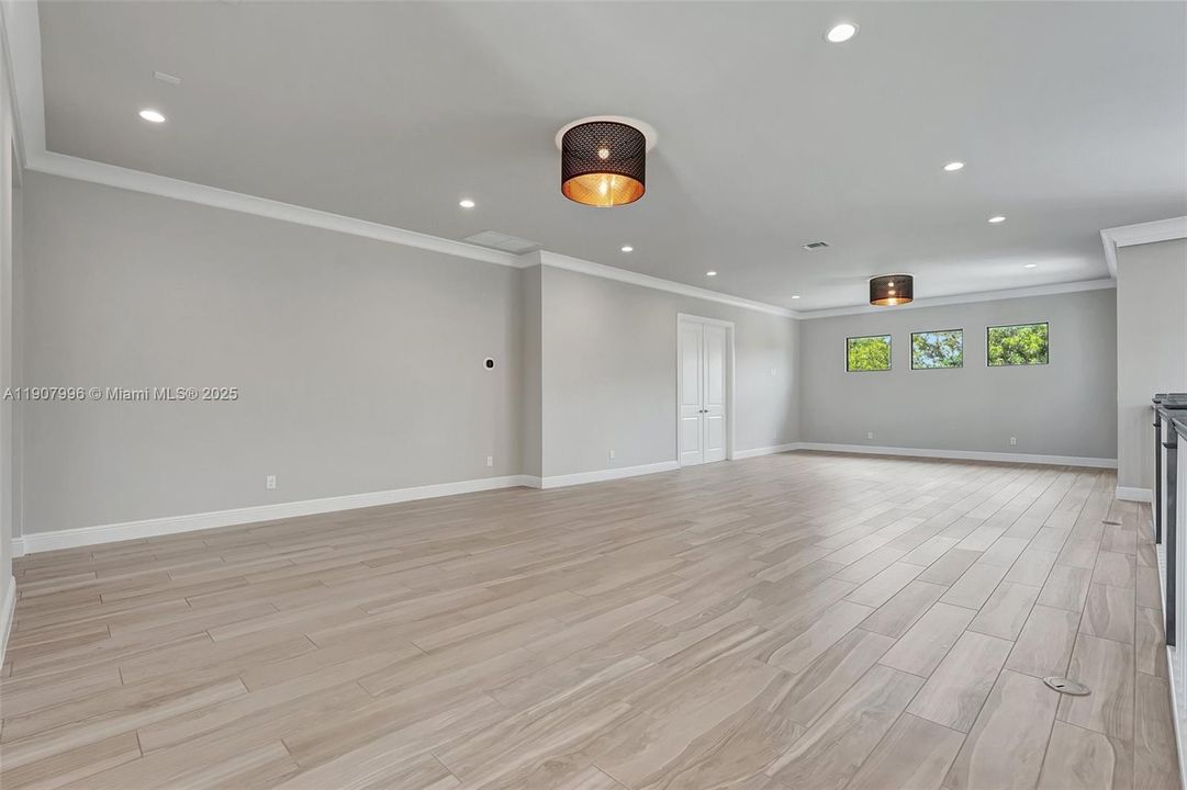 For Sale: $4,250,000 (7 beds, 8 baths, 7895 Square Feet)