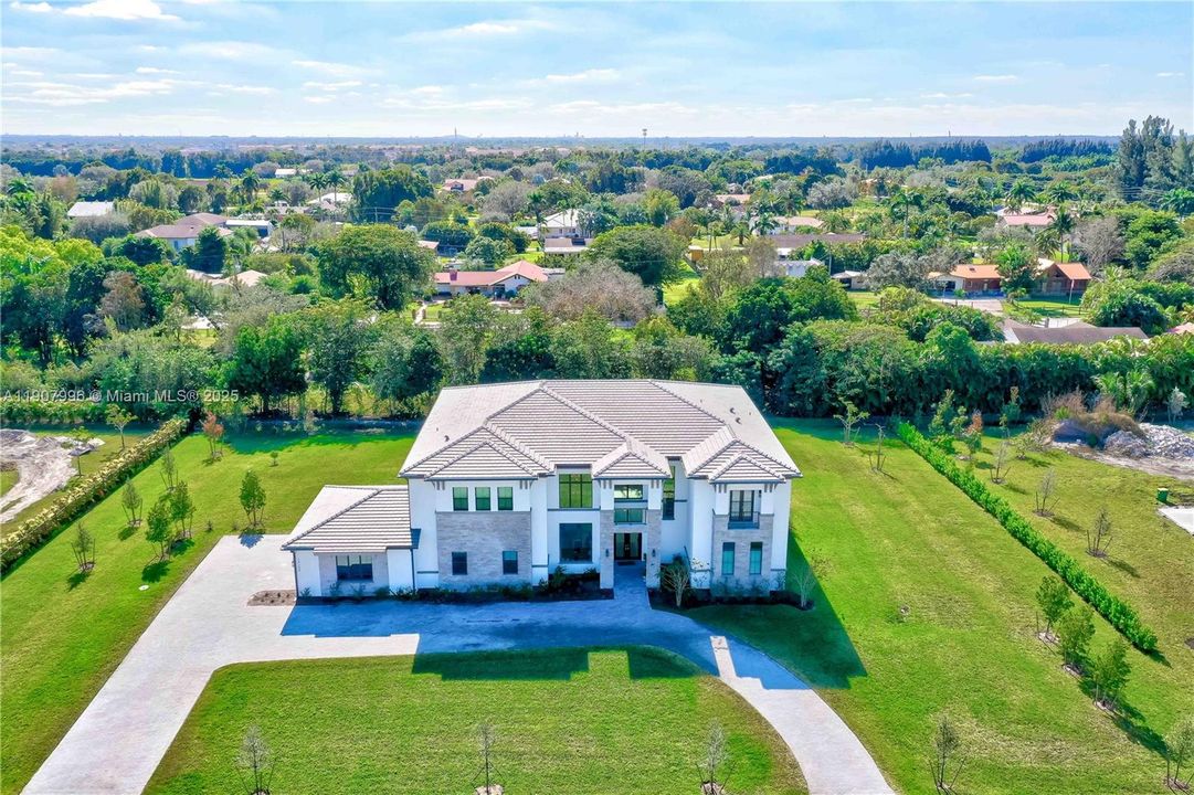 For Sale: $4,250,000 (7 beds, 8 baths, 7895 Square Feet)