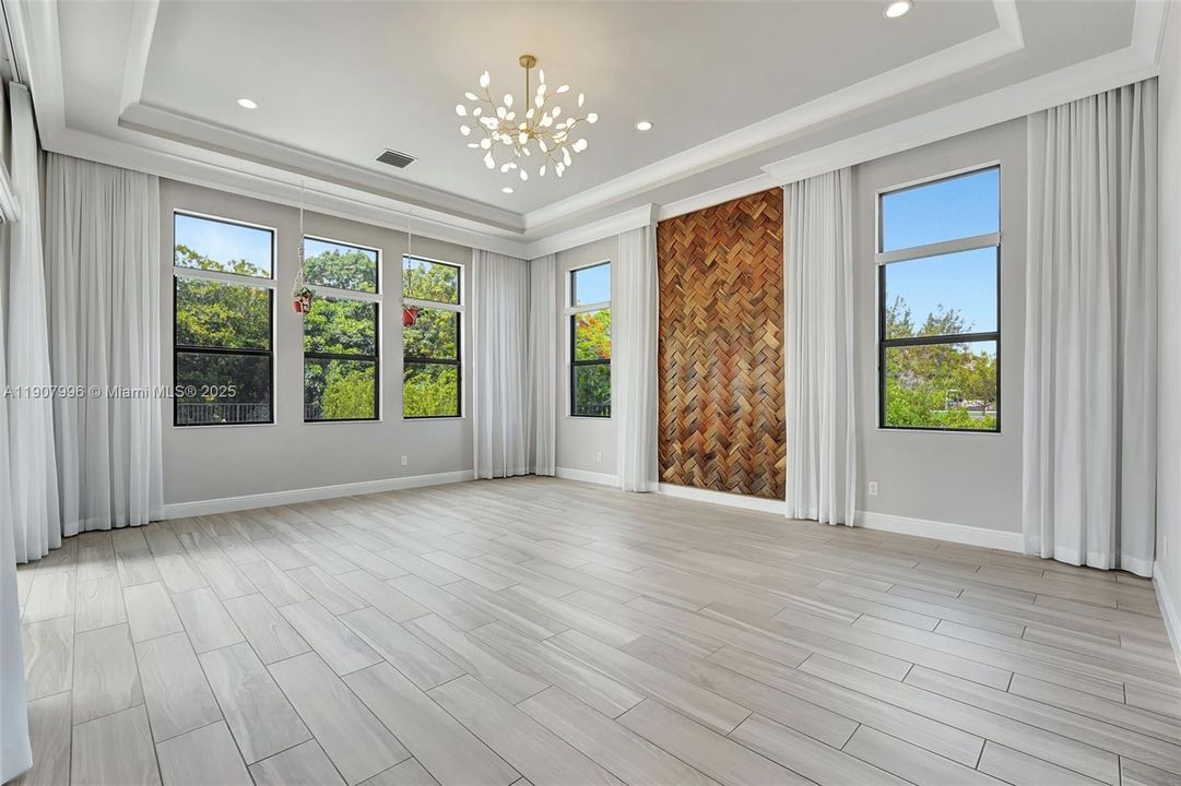 For Sale: $4,250,000 (7 beds, 8 baths, 7895 Square Feet)