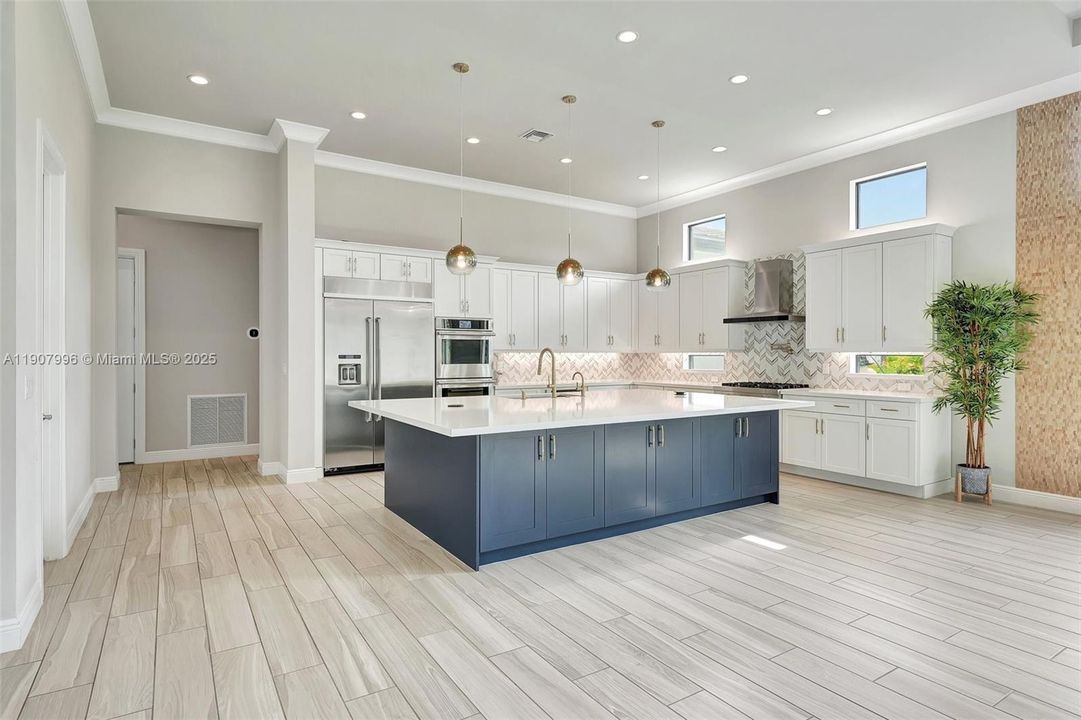 For Sale: $4,250,000 (7 beds, 8 baths, 7895 Square Feet)