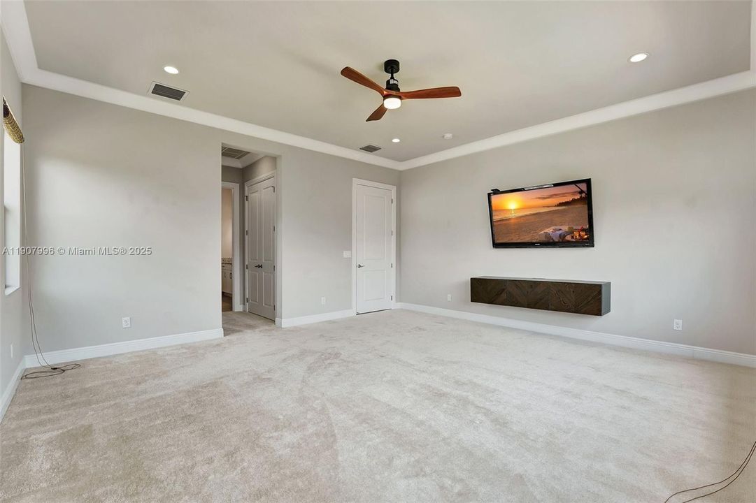 For Sale: $4,250,000 (7 beds, 8 baths, 7895 Square Feet)