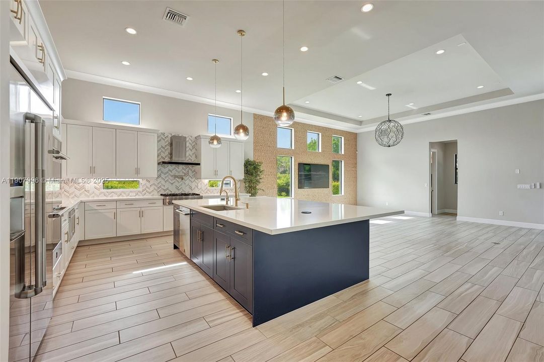 For Sale: $4,250,000 (7 beds, 8 baths, 7895 Square Feet)