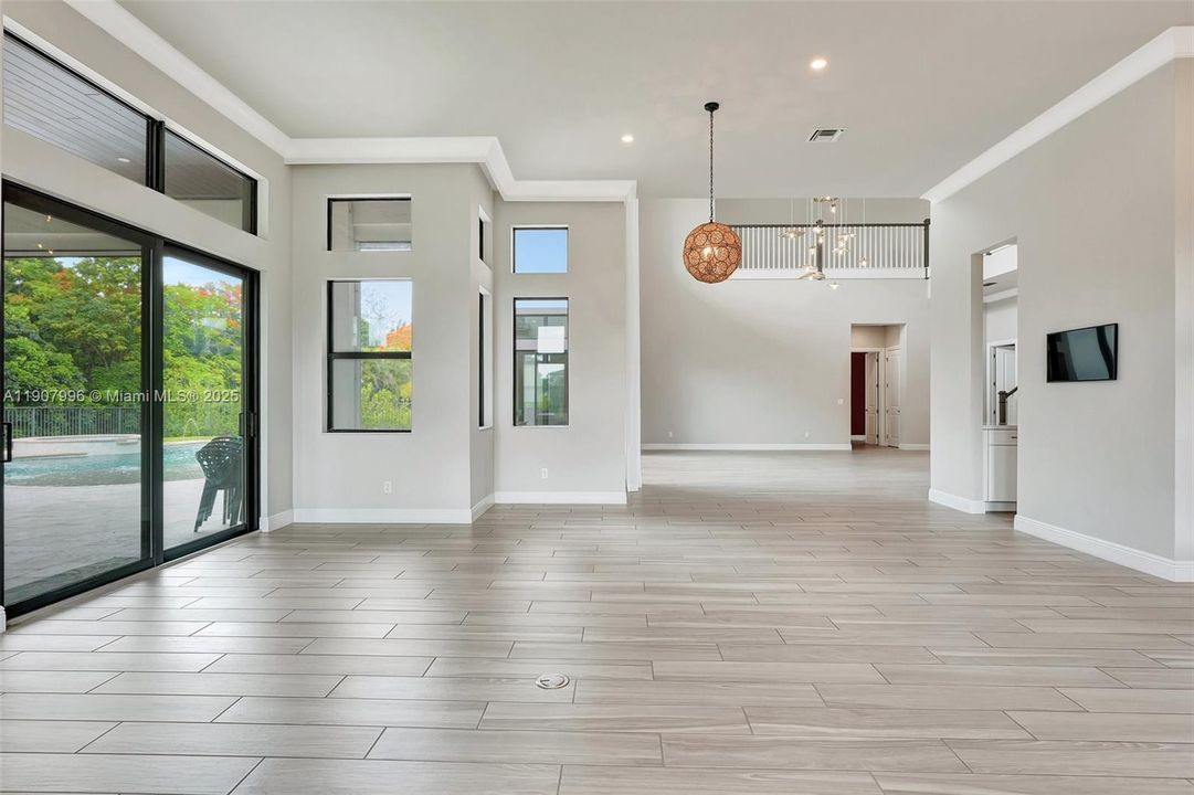 For Sale: $4,250,000 (7 beds, 8 baths, 7895 Square Feet)