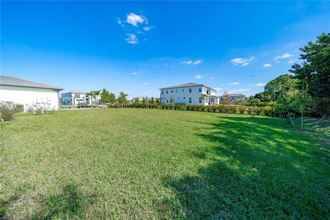 For Sale: $4,250,000 (7 beds, 8 baths, 7895 Square Feet)