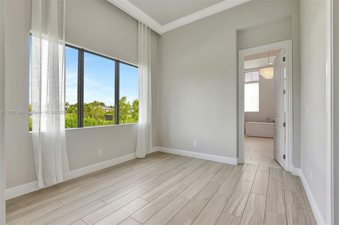 For Sale: $4,250,000 (7 beds, 8 baths, 7895 Square Feet)