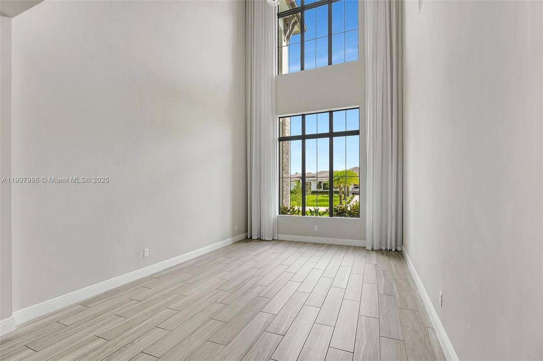 For Sale: $4,250,000 (7 beds, 8 baths, 7895 Square Feet)