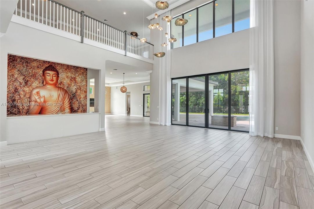 For Sale: $4,250,000 (7 beds, 8 baths, 7895 Square Feet)