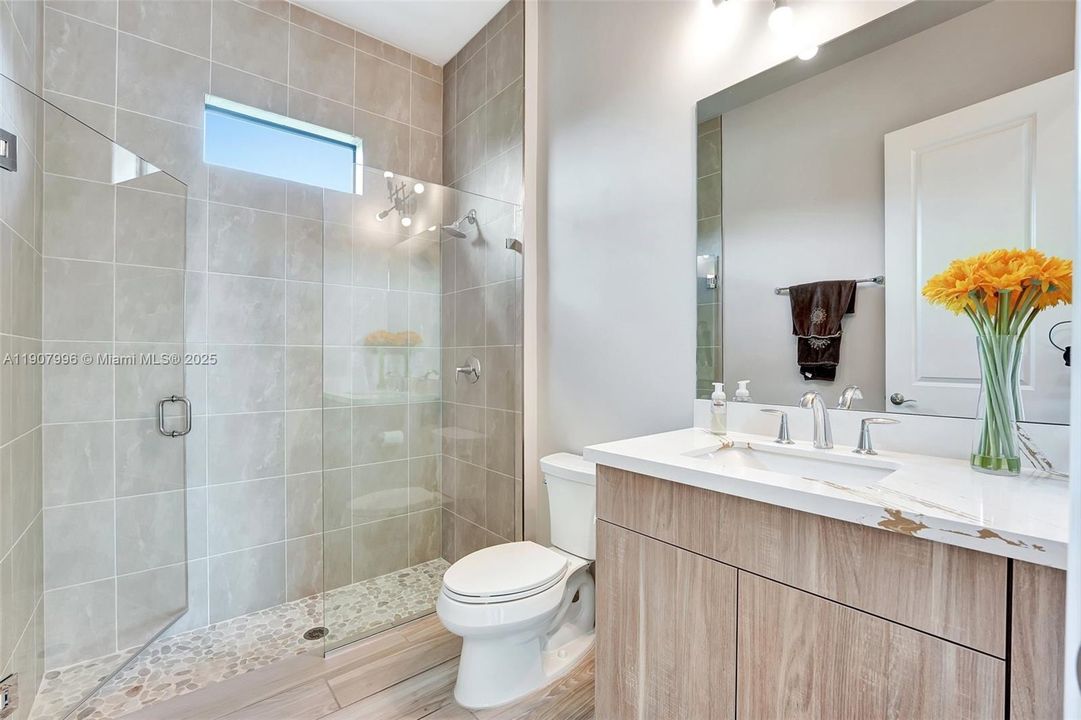 For Sale: $4,250,000 (7 beds, 8 baths, 7895 Square Feet)