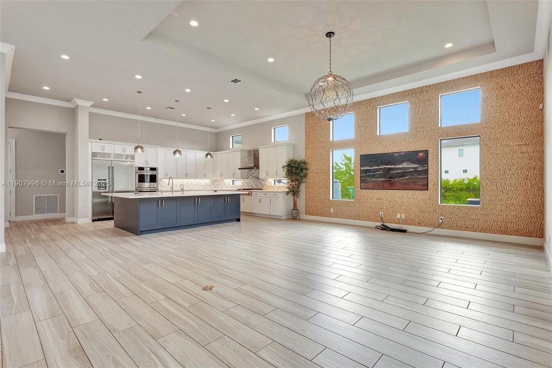 For Sale: $4,250,000 (7 beds, 8 baths, 7895 Square Feet)