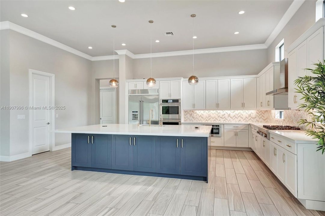 For Sale: $4,250,000 (7 beds, 8 baths, 7895 Square Feet)