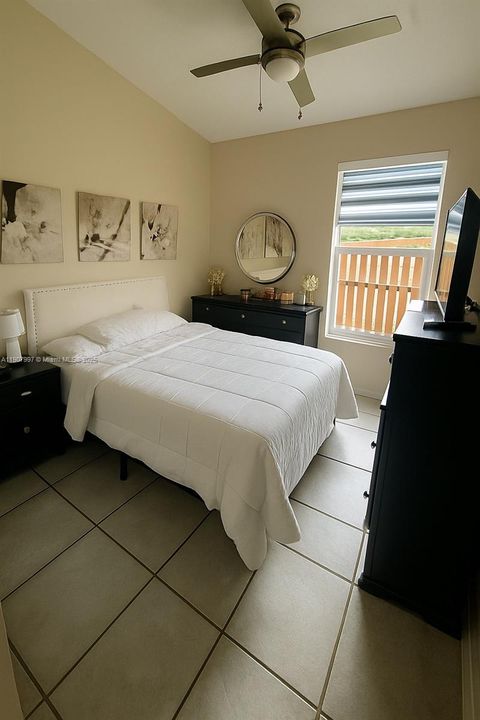 Active With Contract: $400,000 (3 beds, 2 baths, 1093 Square Feet)