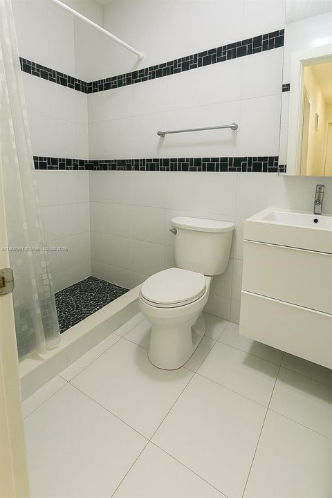 Active With Contract: $400,000 (3 beds, 2 baths, 1093 Square Feet)