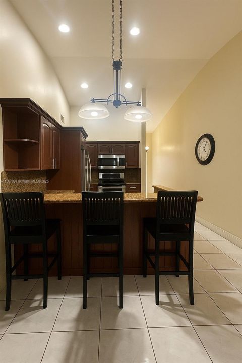 Active With Contract: $400,000 (3 beds, 2 baths, 1093 Square Feet)