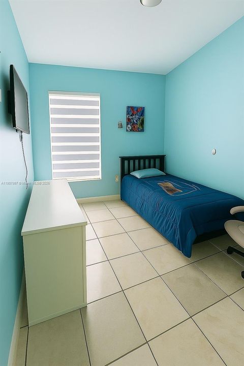 Active With Contract: $400,000 (3 beds, 2 baths, 1093 Square Feet)