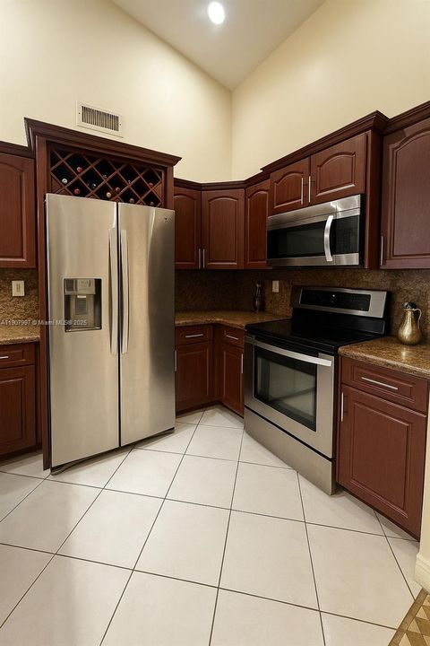 Active With Contract: $400,000 (3 beds, 2 baths, 1093 Square Feet)