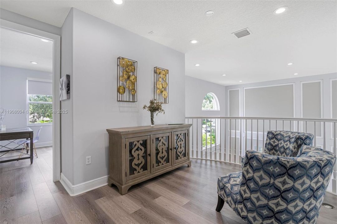 На продажу: $1,475,000 (5 спален, 3 ванн, 3348 Квадратных фут)