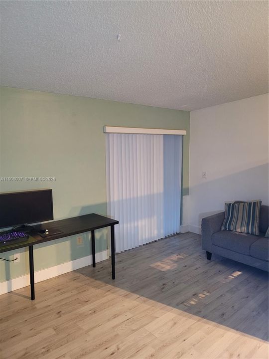 For Sale: $178,000 (2 beds, 2 baths, 830 Square Feet)