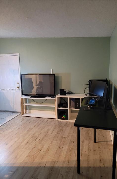 For Sale: $178,000 (2 beds, 2 baths, 830 Square Feet)