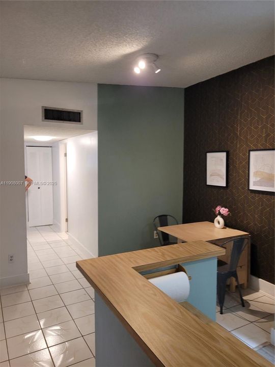 For Sale: $178,000 (2 beds, 2 baths, 830 Square Feet)