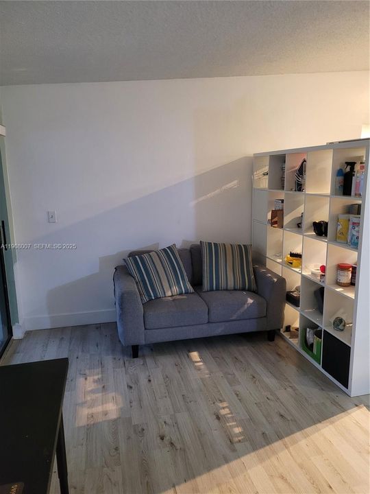 For Sale: $178,000 (2 beds, 2 baths, 830 Square Feet)