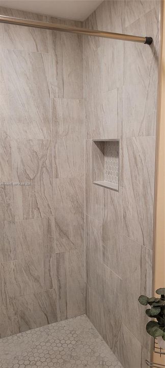 For Sale: $178,000 (2 beds, 2 baths, 830 Square Feet)