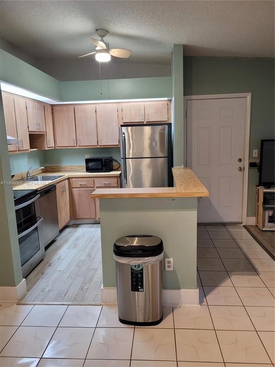 For Sale: $178,000 (2 beds, 2 baths, 830 Square Feet)