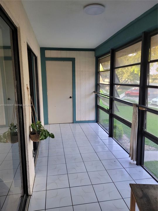 For Sale: $178,000 (2 beds, 2 baths, 830 Square Feet)