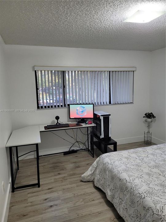 For Sale: $178,000 (2 beds, 2 baths, 830 Square Feet)