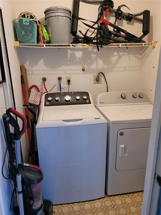 For Sale: $178,000 (2 beds, 2 baths, 830 Square Feet)