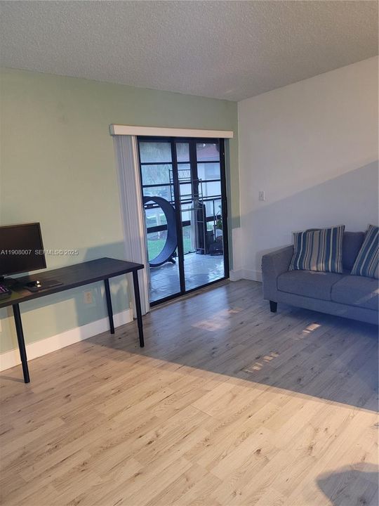 For Sale: $178,000 (2 beds, 2 baths, 830 Square Feet)