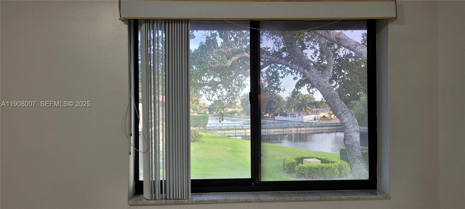 For Sale: $178,000 (2 beds, 2 baths, 830 Square Feet)